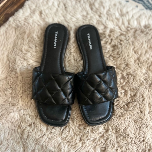 Tahari Black Slides Tresia quilted 7.5 sandals - Picture 8 of 9